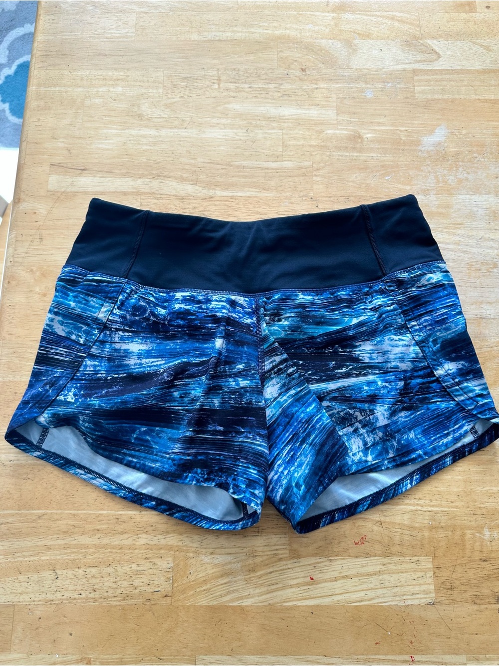 Lululemon shorts size 4